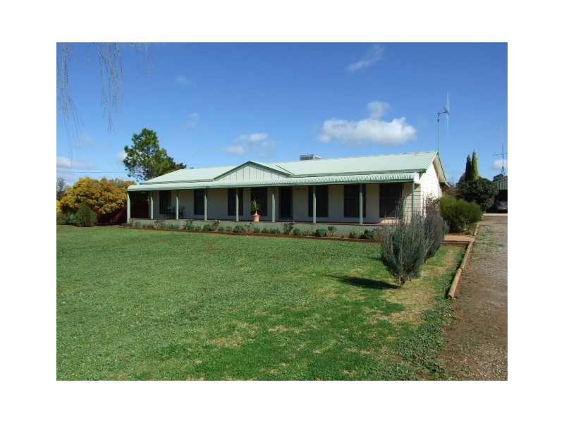 250 Nash Street, Parkes NSW 2870