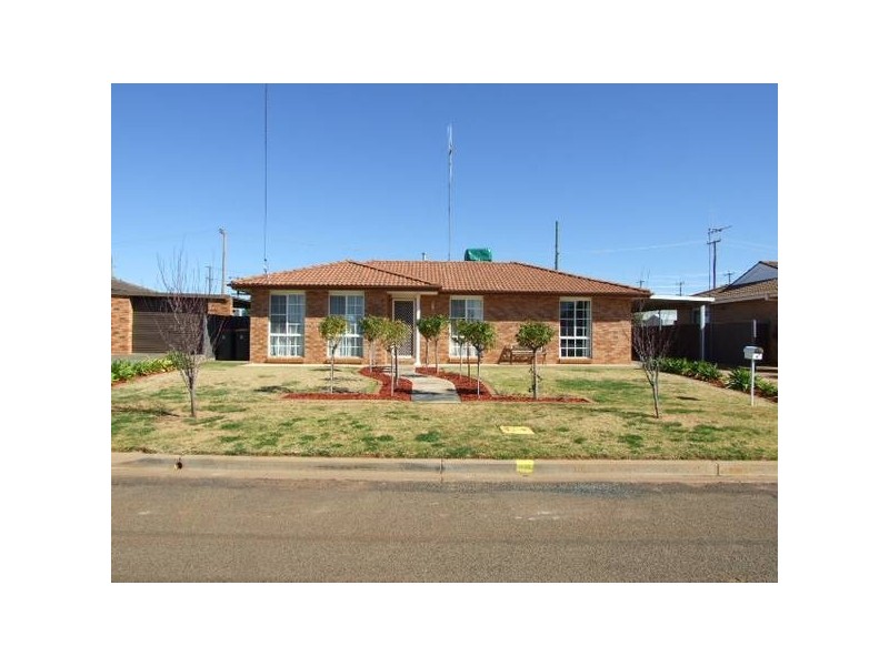 6 Carinya Street, Parkes NSW 2870