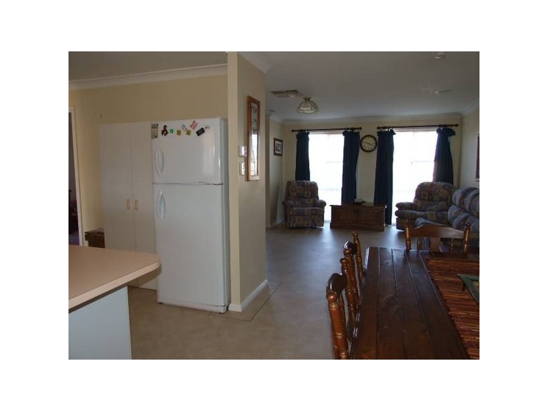 6 Carinya Street, Parkes NSW 2870