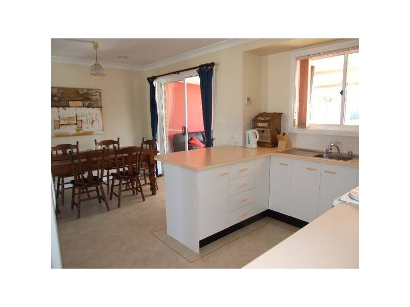6 Carinya Street, Parkes NSW 2870
