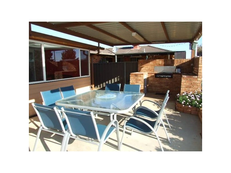 6 Carinya Street, Parkes NSW 2870