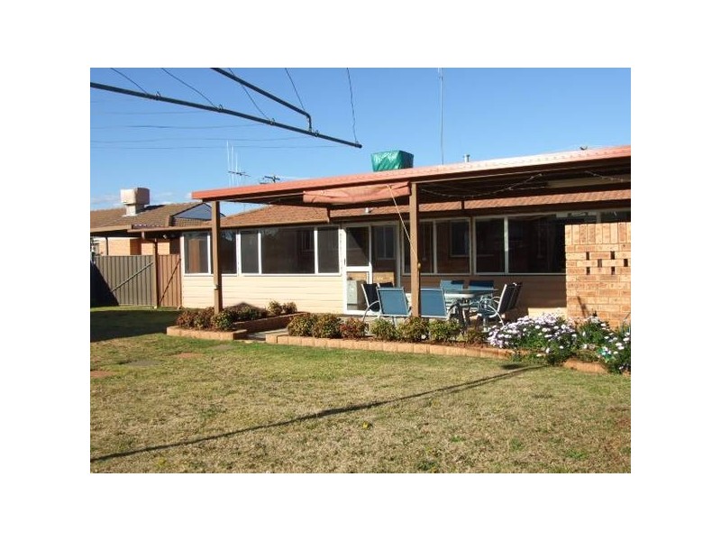 6 Carinya Street, Parkes NSW 2870