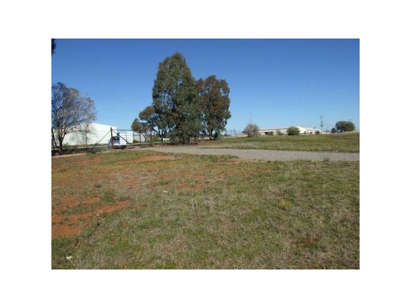42 Mathews Street, Parkes NSW 2870