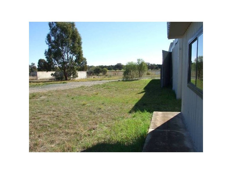 42 Mathews Street, Parkes NSW 2870
