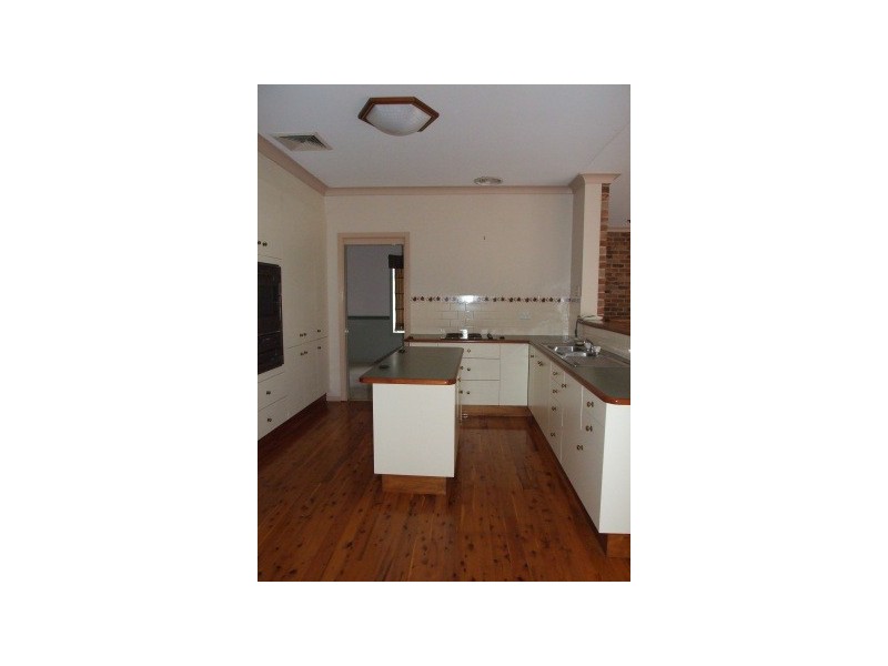 36 Mengarvie Road, Parkes NSW 2870