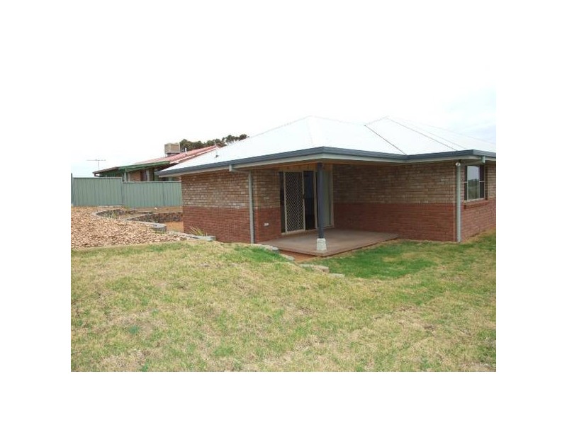23 Park Street, Parkes NSW 2870