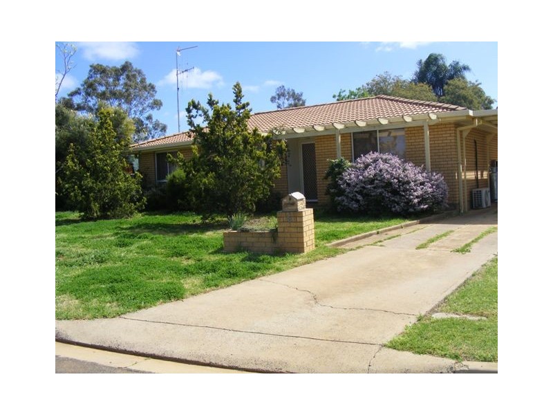 6 Guillan Place, Parkes NSW 2870