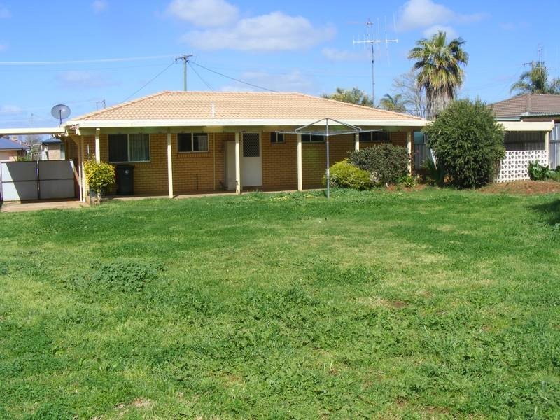6 Guillan Place, Parkes NSW 2870
