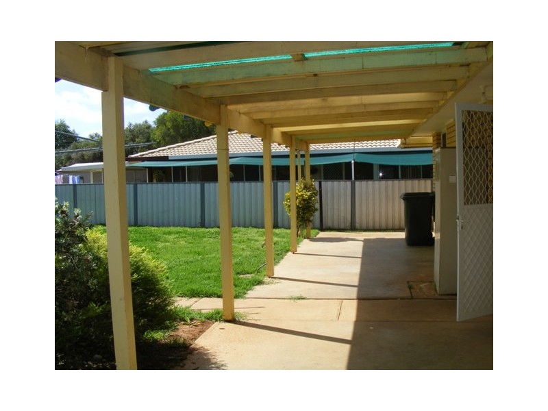 6 Guillan Place, Parkes NSW 2870
