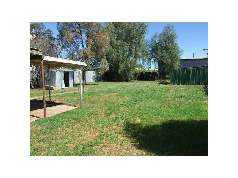 8 Caledonia Street, Parkes NSW 2870