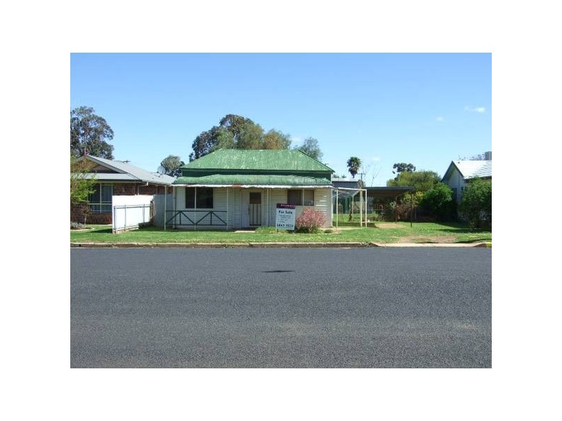 8 Caledonia Street, Parkes NSW 2870