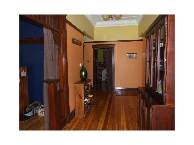 8 East Street, Parkes NSW 2870