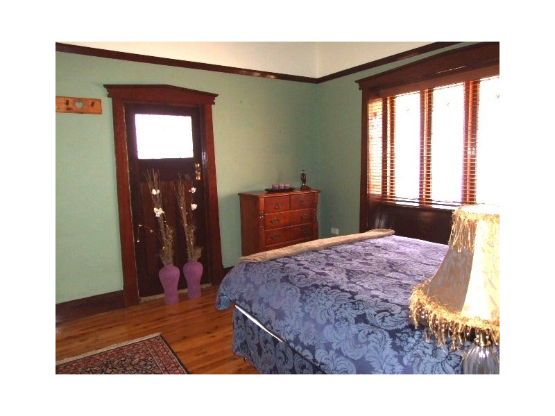 8 East Street, Parkes NSW 2870