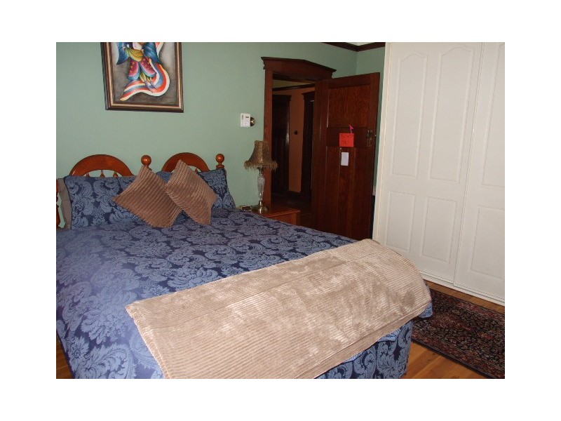 8 East Street, Parkes NSW 2870