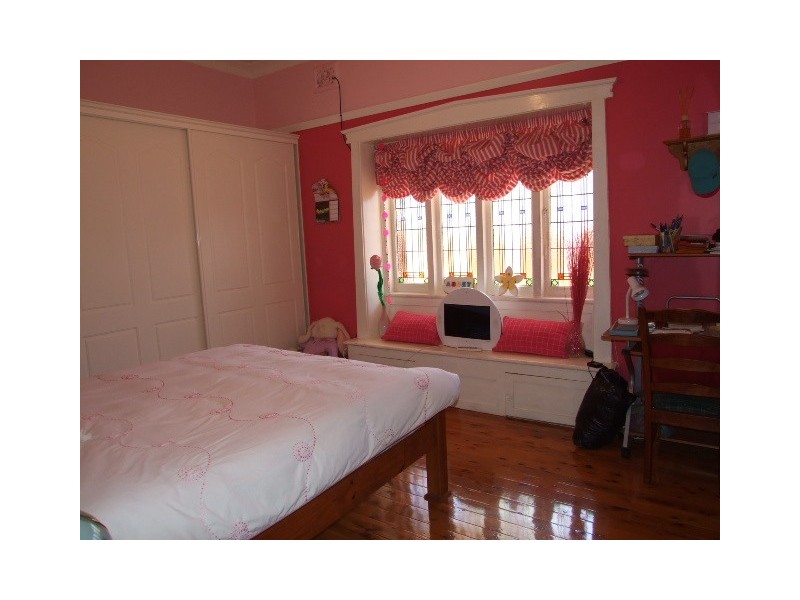 8 East Street, Parkes NSW 2870