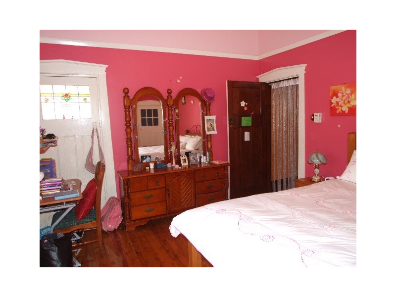8 East Street, Parkes NSW 2870