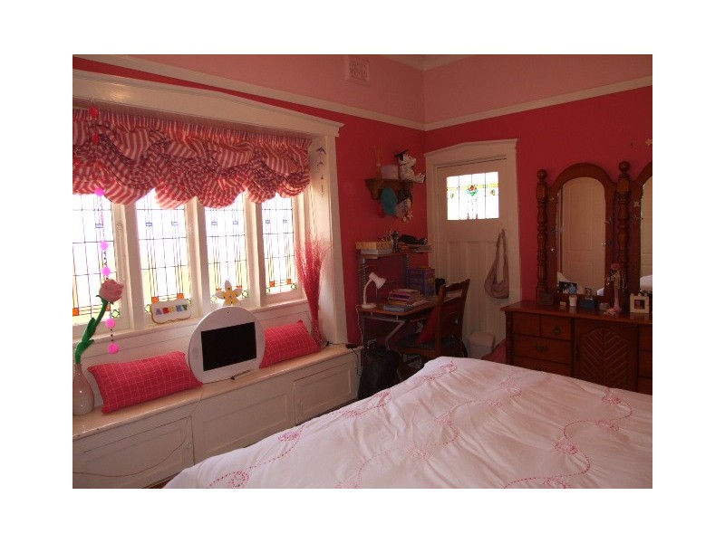 8 East Street, Parkes NSW 2870
