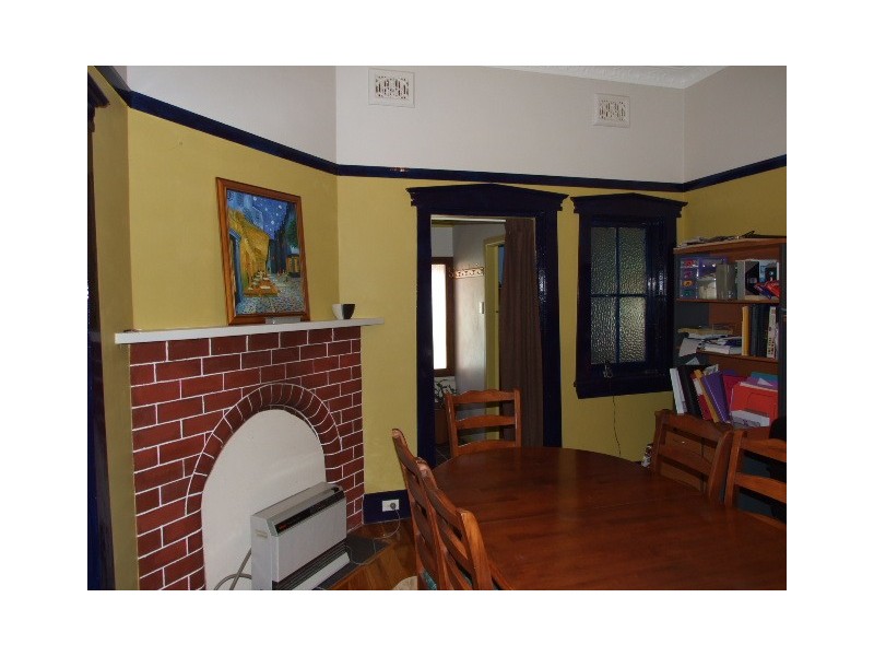 8 East Street, Parkes NSW 2870