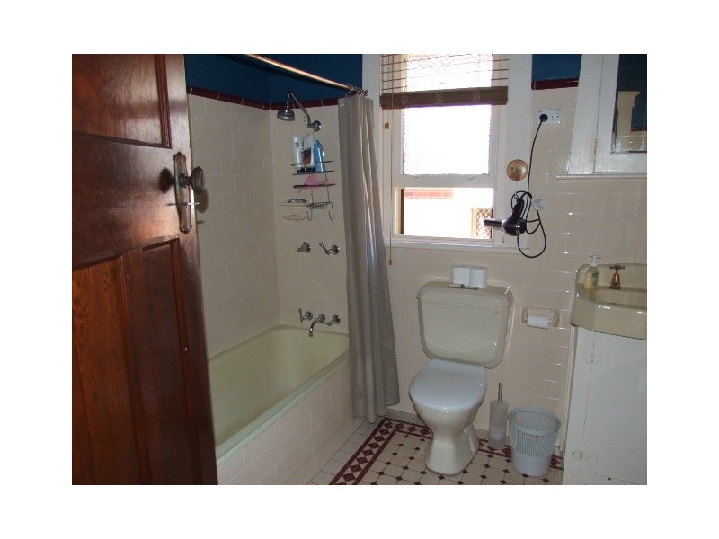 8 East Street, Parkes NSW 2870