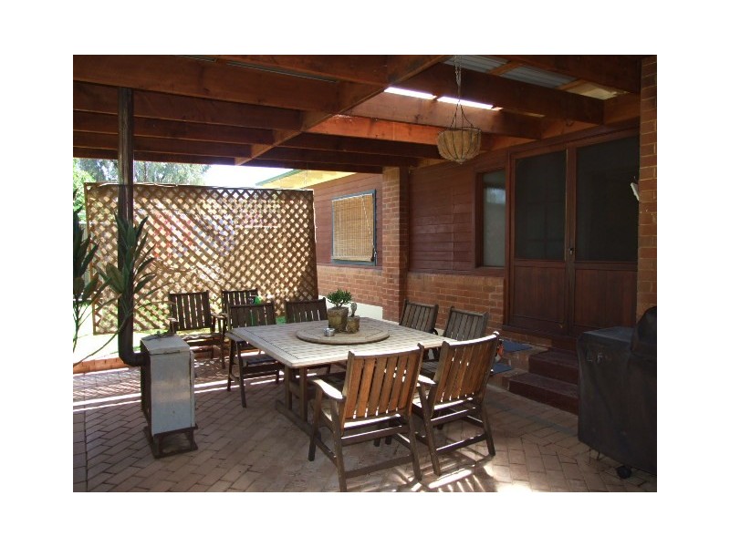 8 East Street, Parkes NSW 2870