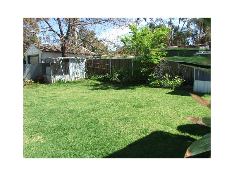 8 East Street, Parkes NSW 2870