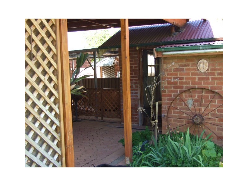 8 East Street, Parkes NSW 2870
