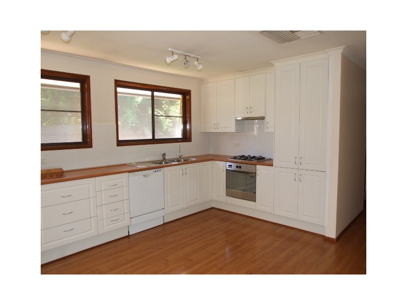 8 Werona Place, Parkes NSW 2870