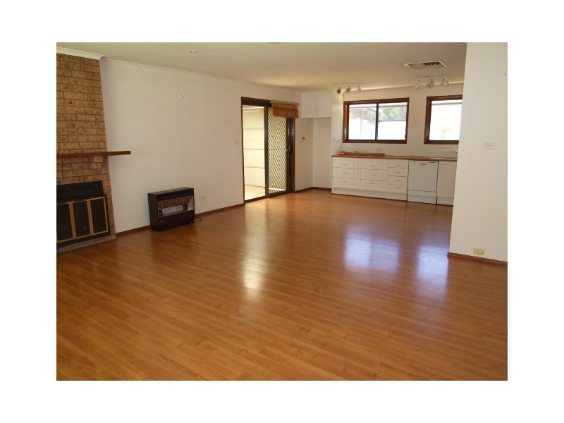 8 Werona Place, Parkes NSW 2870