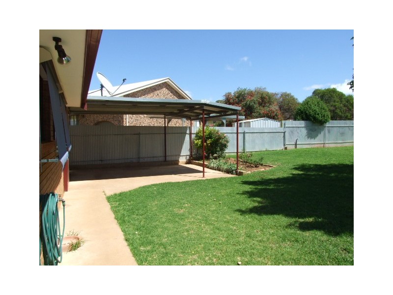 8 Werona Place, Parkes NSW 2870