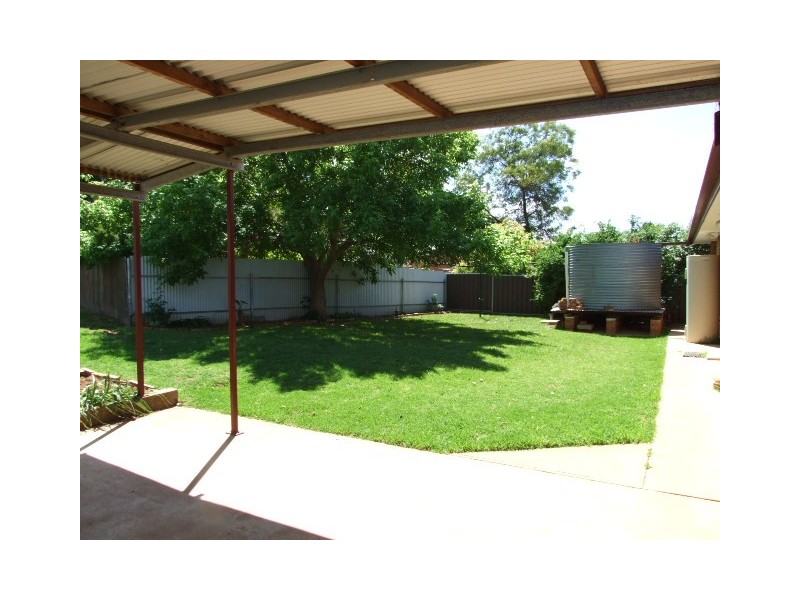 8 Werona Place, Parkes NSW 2870