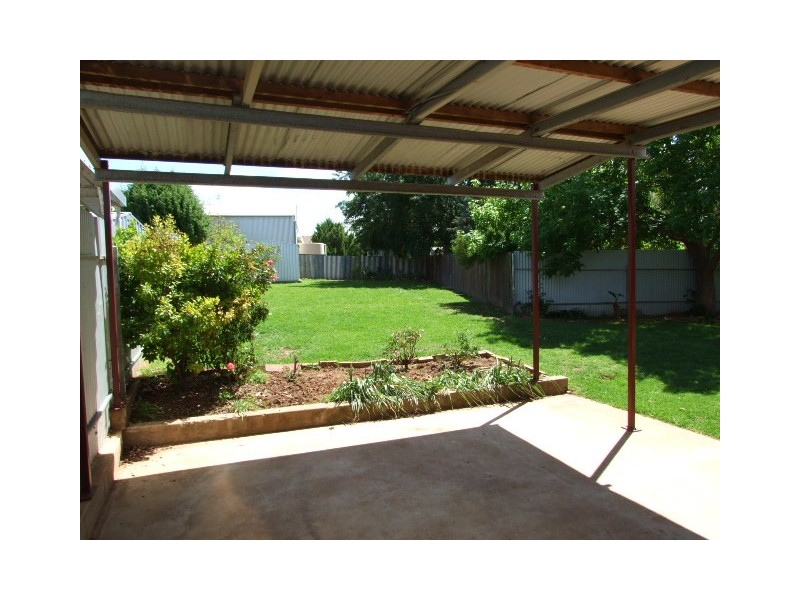 8 Werona Place, Parkes NSW 2870