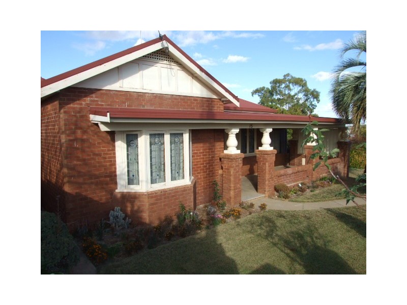 15 Bushman Street, Parkes NSW 2870