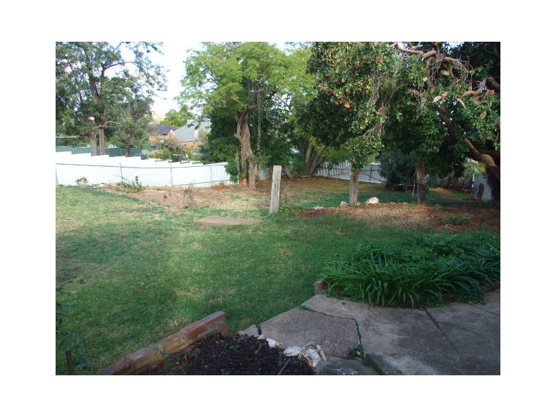 15 Bushman Street, Parkes NSW 2870
