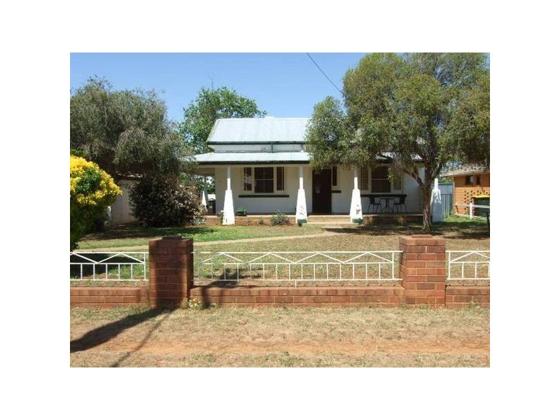 37 Close Street, Parkes NSW 2870