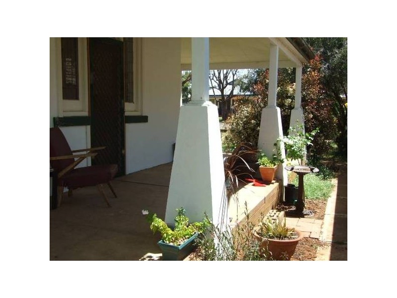 37 Close Street, Parkes NSW 2870