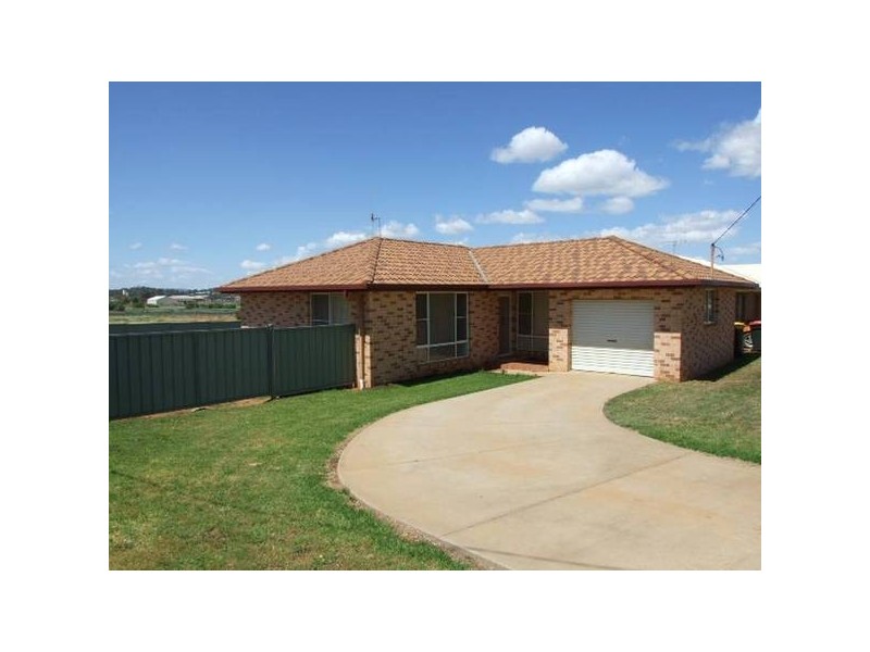29 Blaxland Street, Parkes NSW 2870