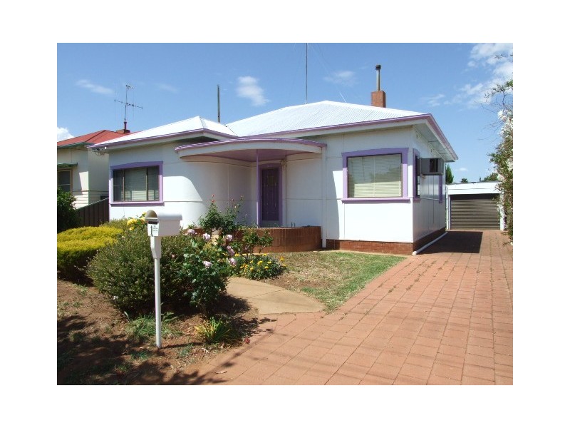 1 Armstrong Street, Parkes NSW 2870