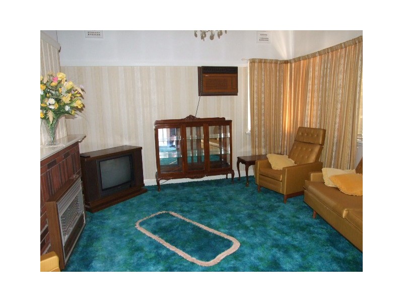1 Armstrong Street, Parkes NSW 2870
