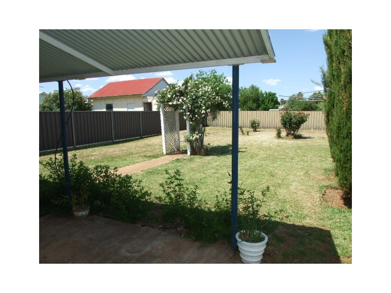 1 Armstrong Street, Parkes NSW 2870