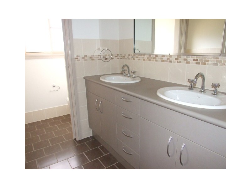 23 Park Street, Parkes NSW 2870