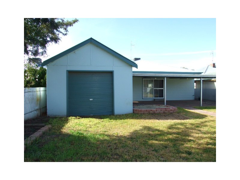 12 Armstrong Street, Parkes NSW 2870