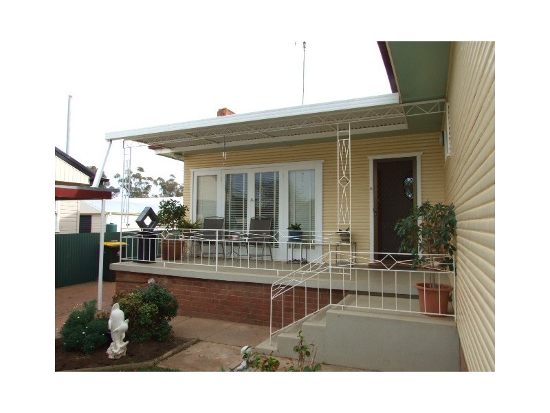 8 Moon Crescent, Parkes NSW 2870