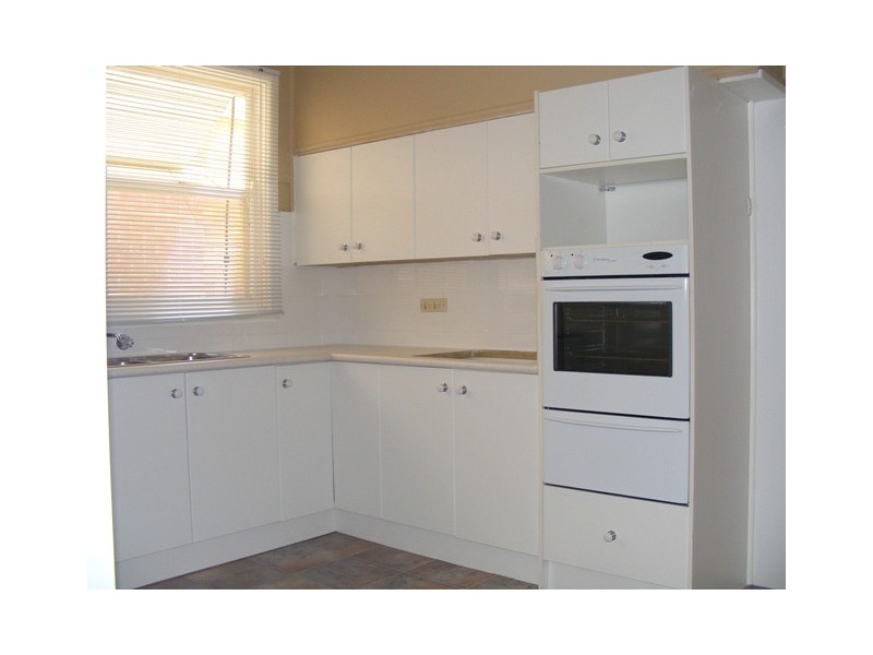 8 Moon Crescent, Parkes NSW 2870
