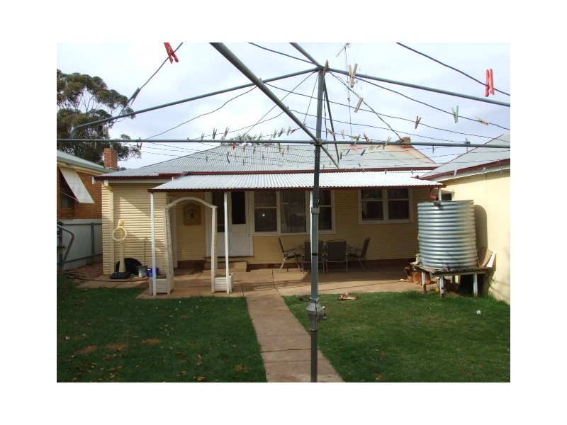 8 Moon Crescent, Parkes NSW 2870