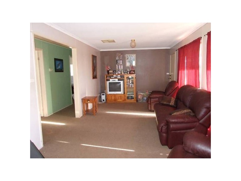 25 Lawson Street, Parkes NSW 2870