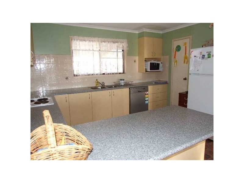 25 Lawson Street, Parkes NSW 2870