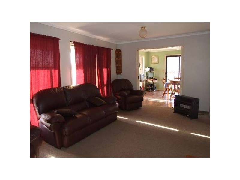 25 Lawson Street, Parkes NSW 2870