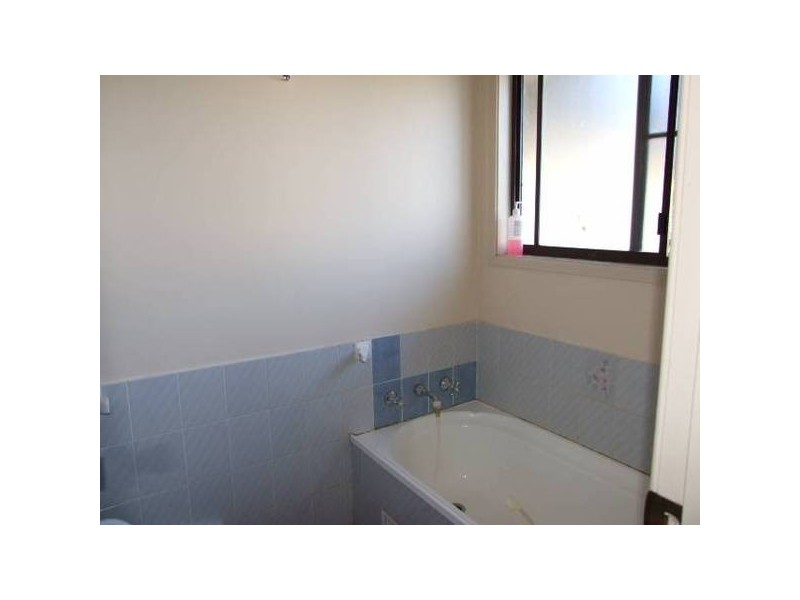 25 Lawson Street, Parkes NSW 2870