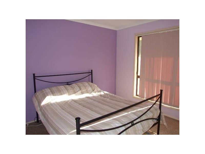 25 Lawson Street, Parkes NSW 2870