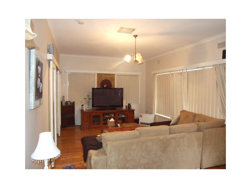 15 Victoria Street, Parkes NSW 2870